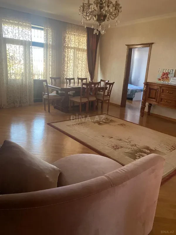 Kirayə verilir 7 otaqlı həyət evi 450 m²
