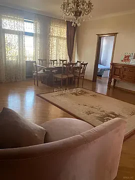Kirayə verilir 7 otaqlı həyət evi 450 m²