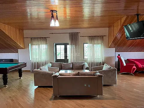 Kirayə verilir 7 otaqlı həyət evi 450 m²