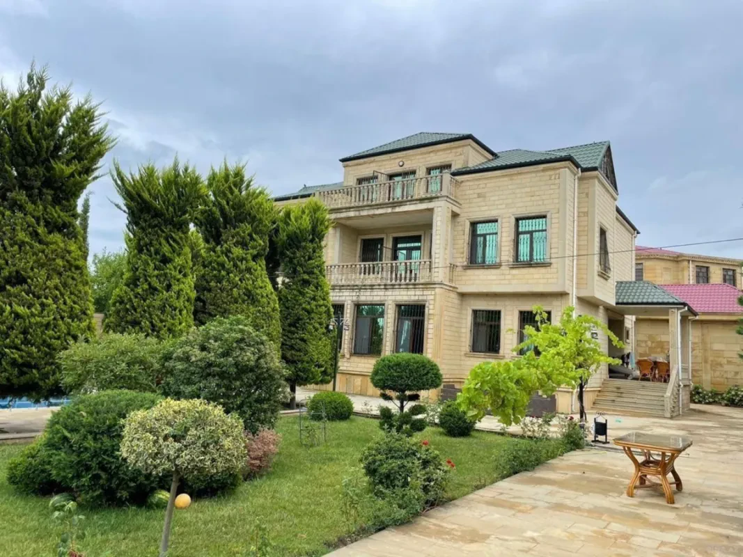 Kirayə verilir 7 otaqlı həyət evi 450 m²
