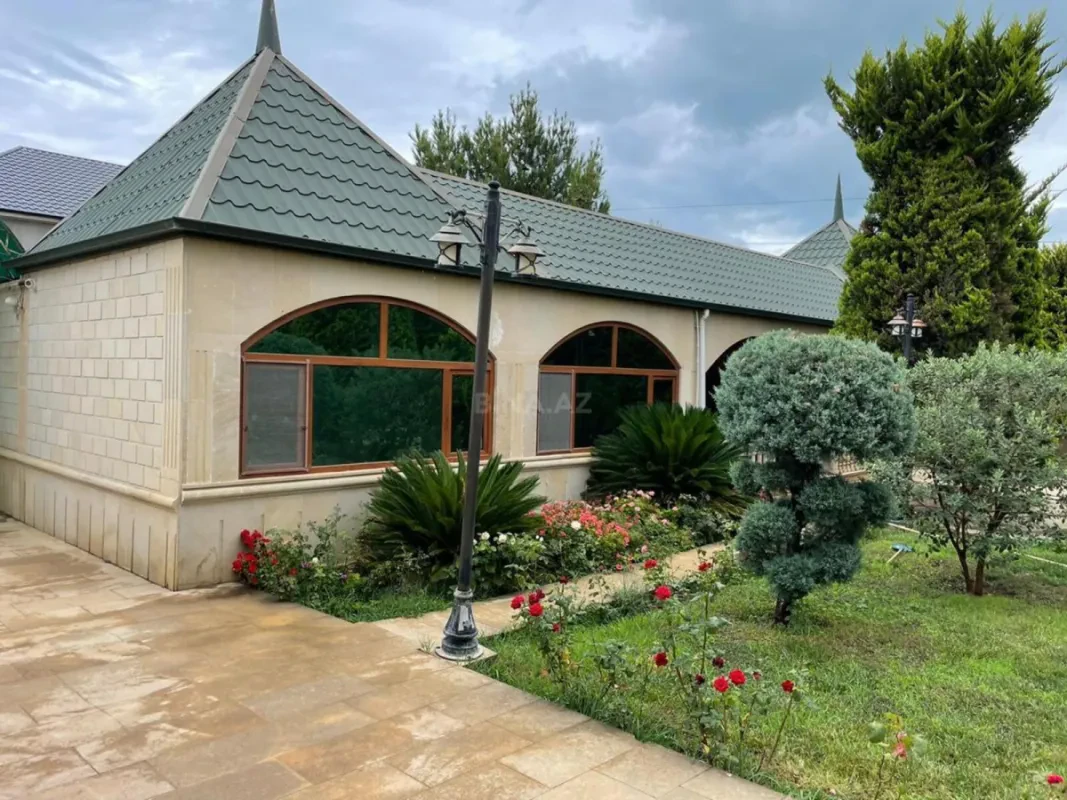 Kirayə verilir 7 otaqlı həyət evi 450 m²