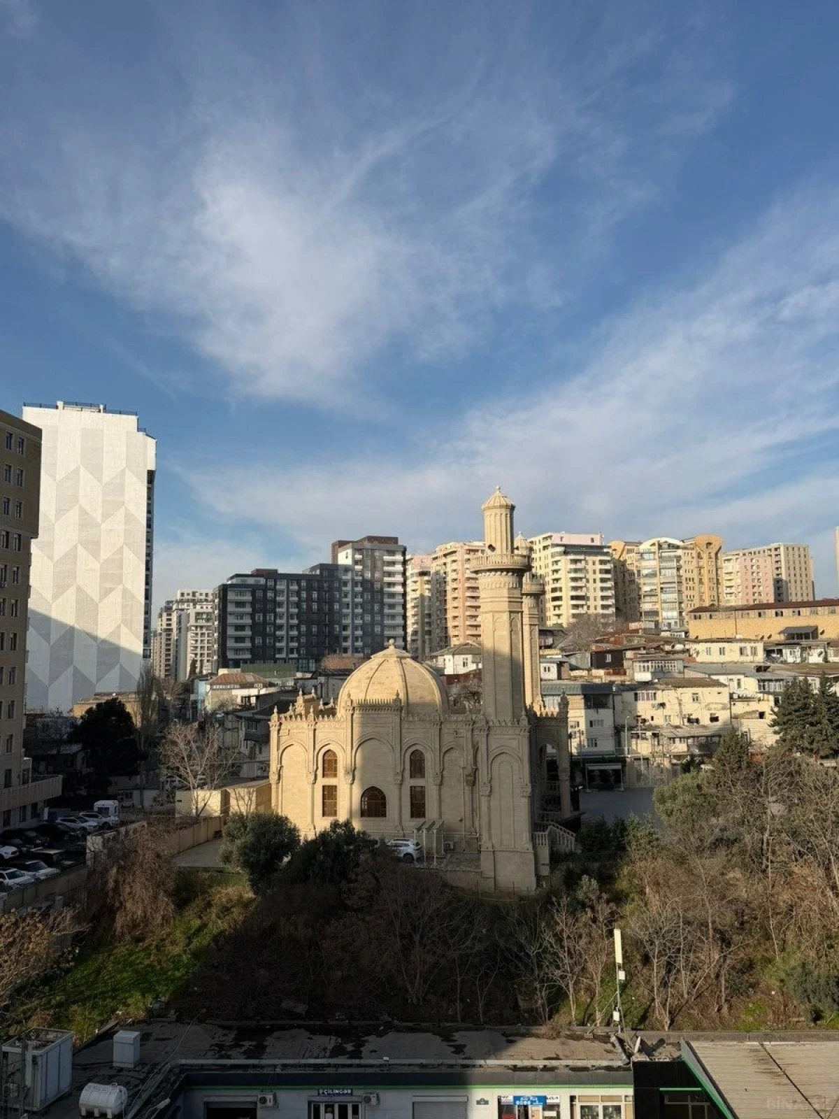 Satılır 3 otaqlı mənzil 146.7 m²