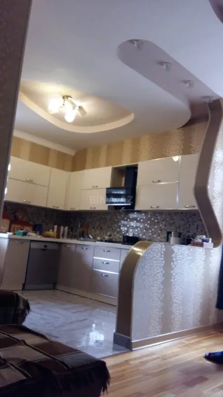 Satılır 7 otaqlı həyət evi 400 m²