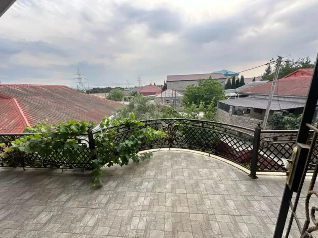 Satılır 7 otaqlı həyət evi 400 m²