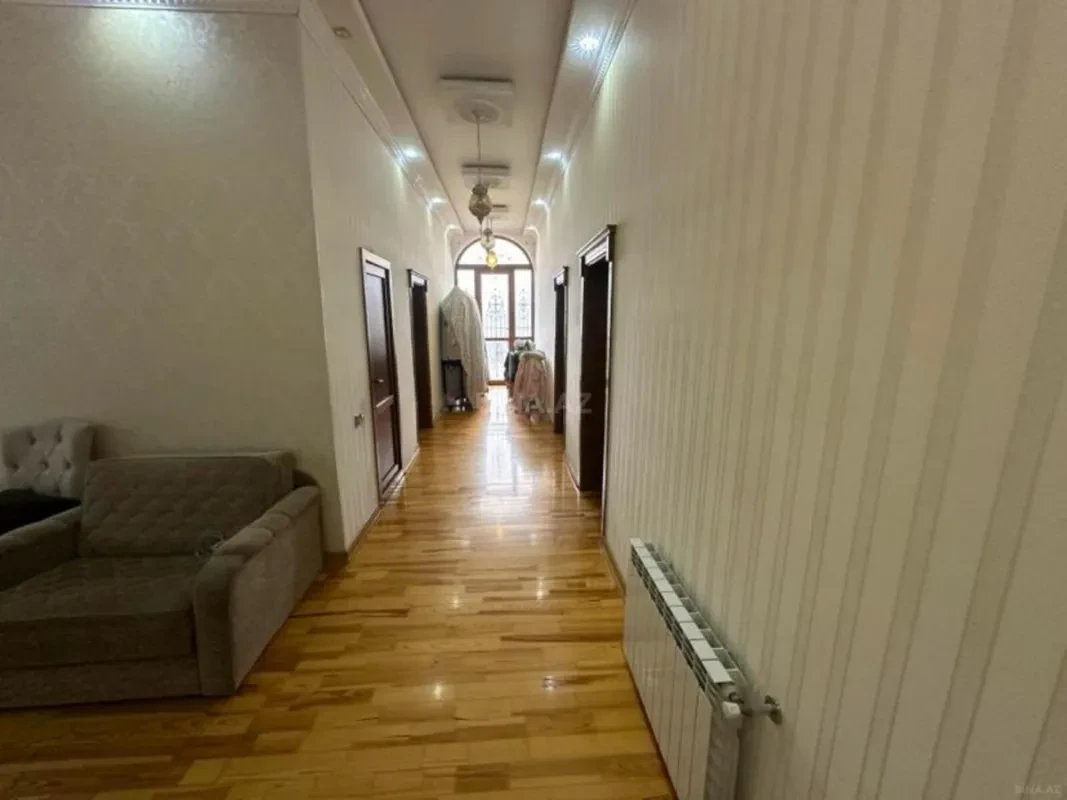 Satılır 7 otaqlı həyət evi 400 m²