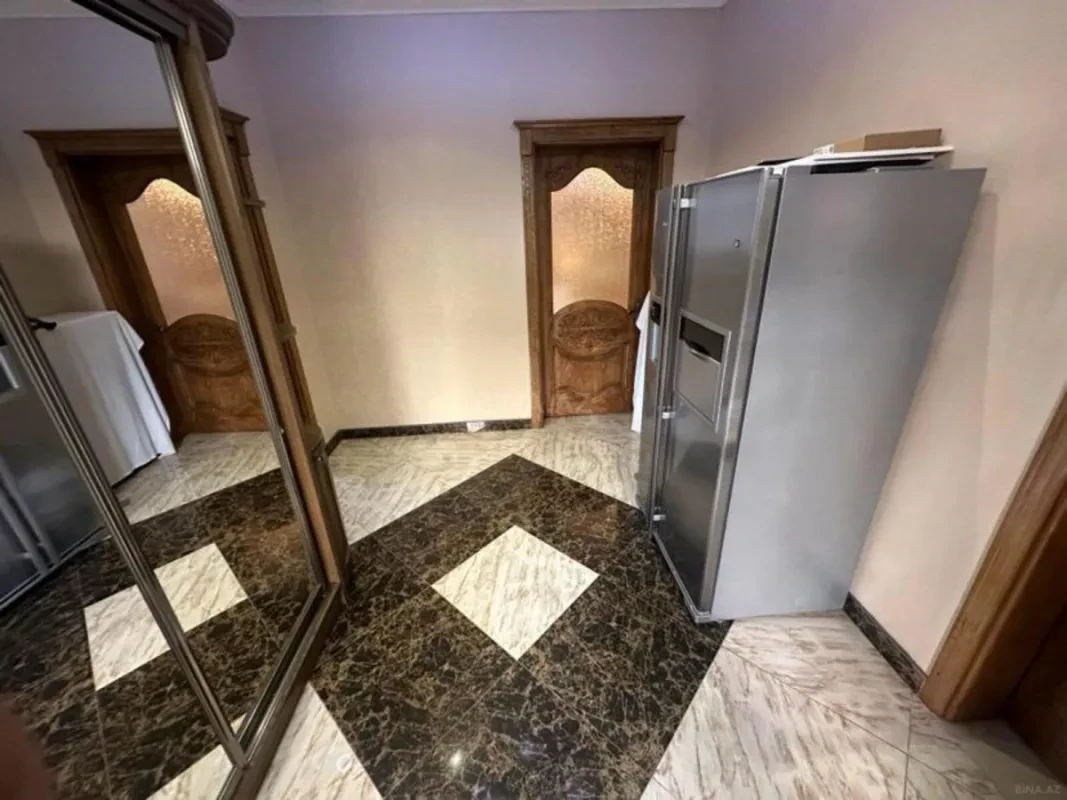 Satılır 7 otaqlı həyət evi 400 m²