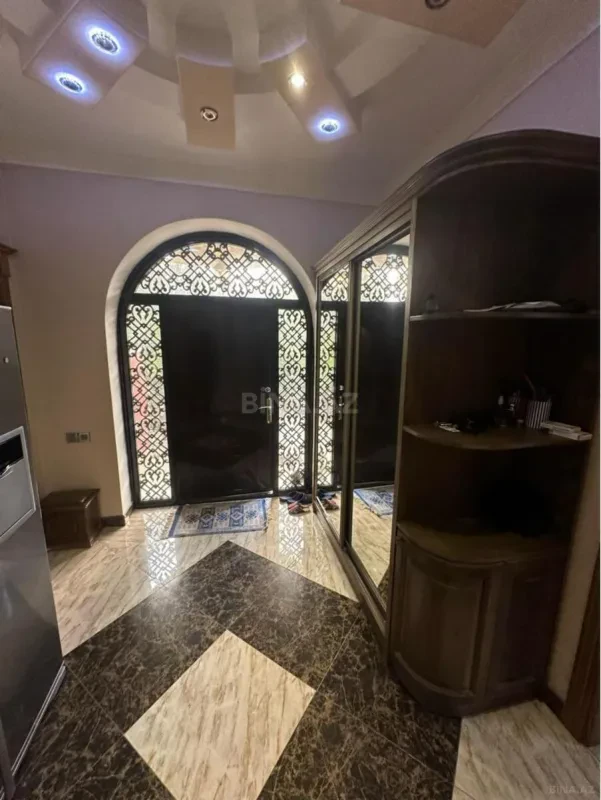 Satılır 7 otaqlı həyət evi 400 m²