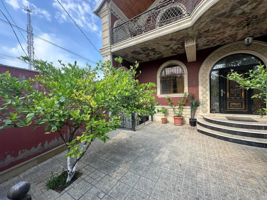 Satılır 7 otaqlı həyət evi 400 m²