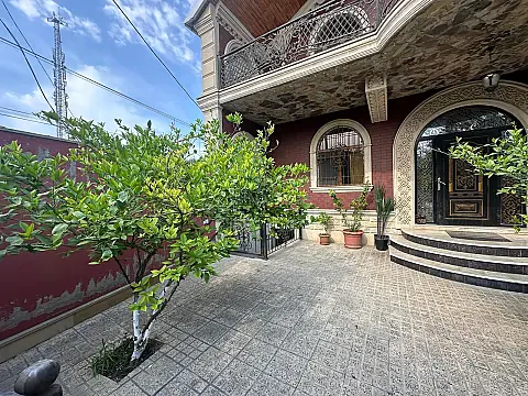 Satılır 7 otaqlı həyət evi 400 m²