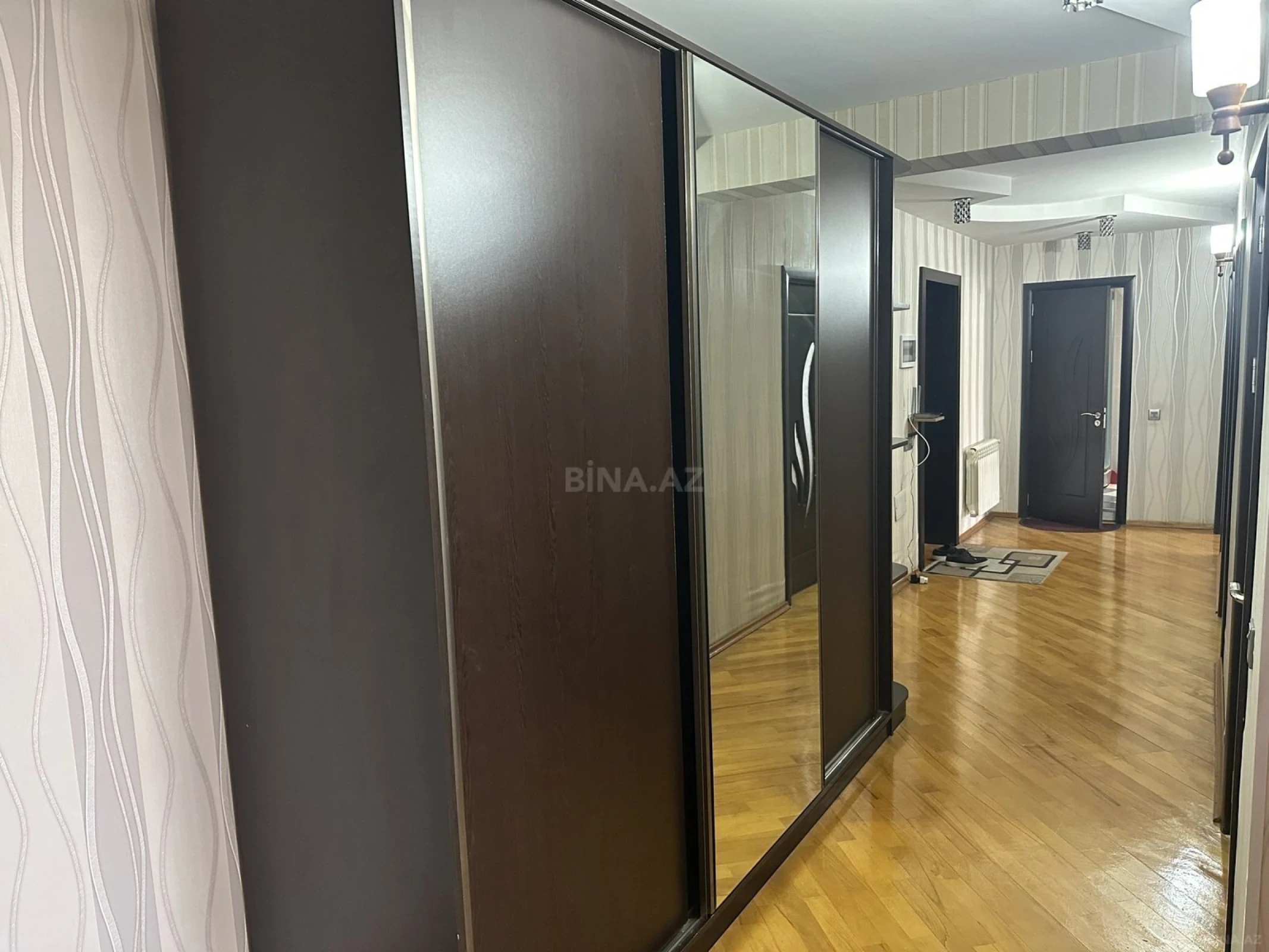 Kirayə verilir 3 otaqlı mənzil 137 m²