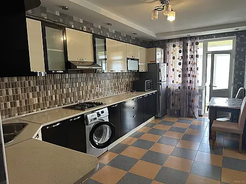Kirayə verilir 3 otaqlı mənzil 137 m²