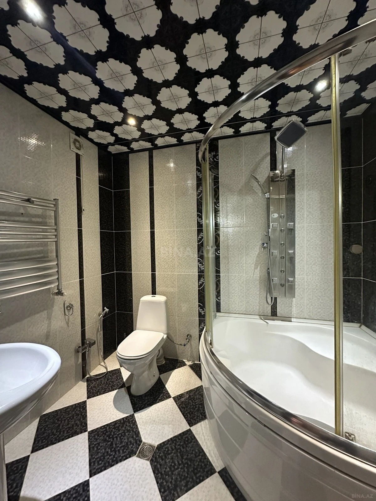 Kirayə verilir 3 otaqlı mənzil 137 m²