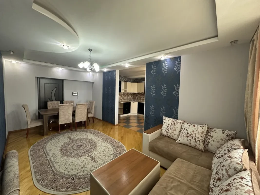 Kirayə verilir 3 otaqlı mənzil 137 m²