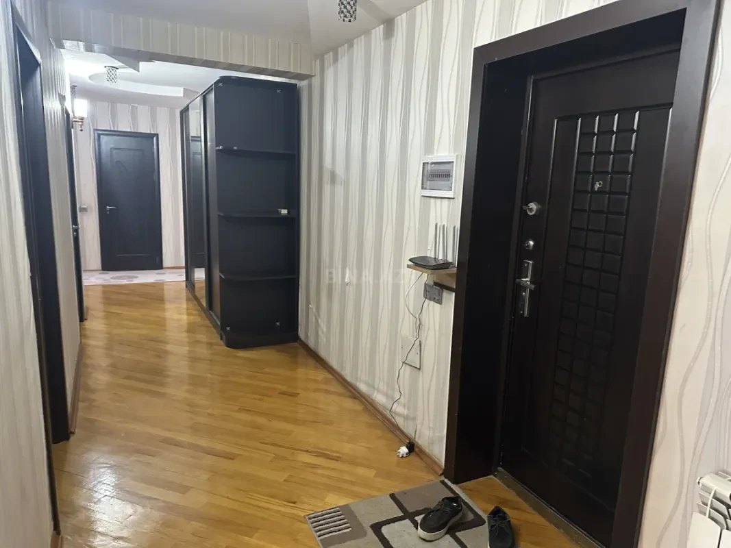 Kirayə verilir 3 otaqlı mənzil 137 m²