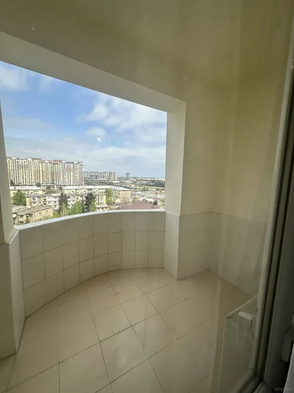 Kirayə verilir 3 otaqlı mənzil 137 m²