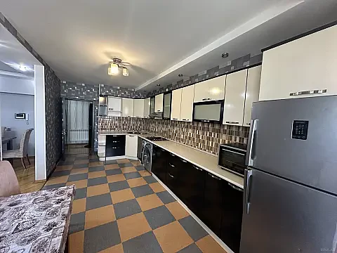 Kirayə verilir 3 otaqlı mənzil 137 m²