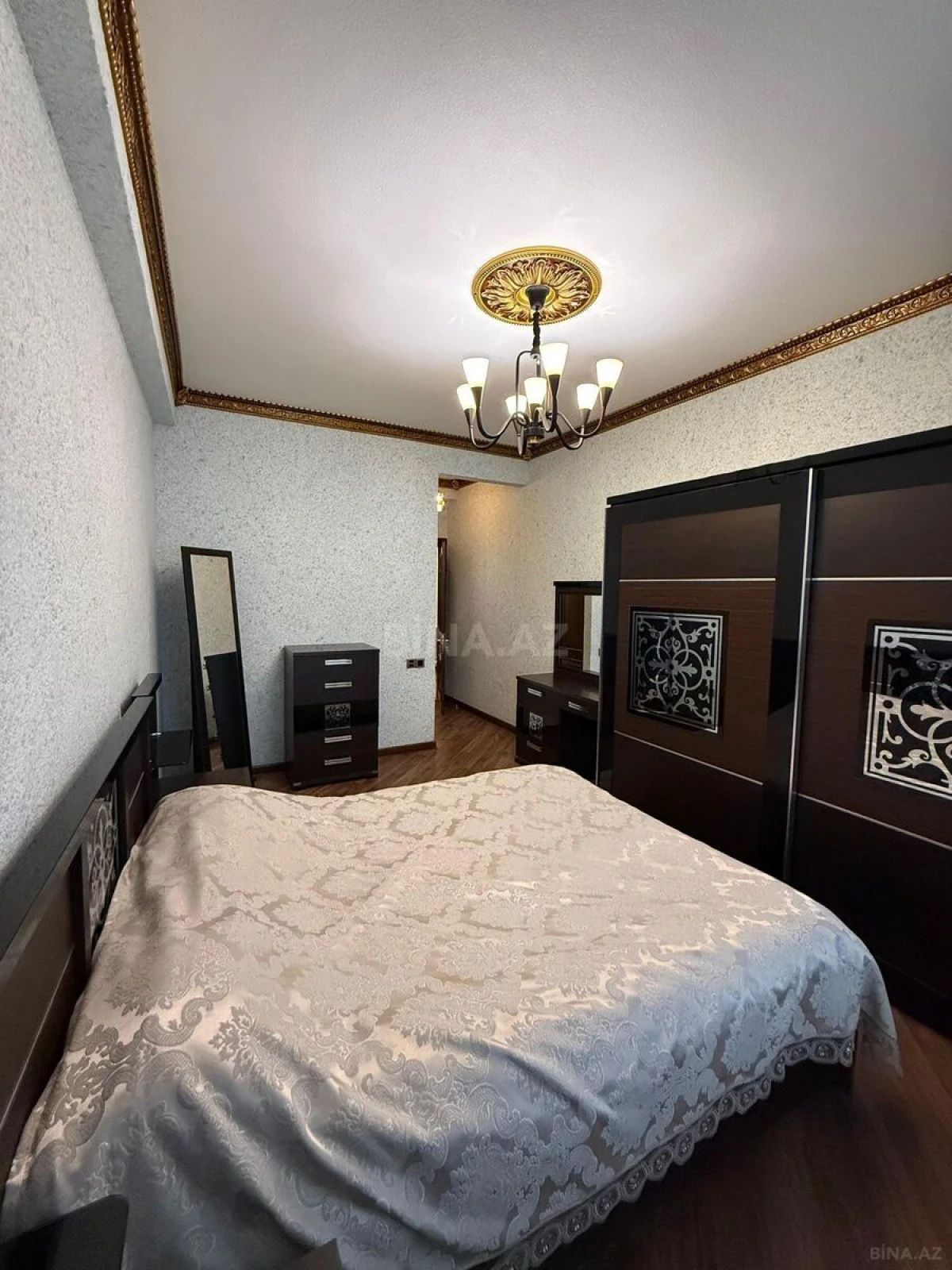 Satılır 3 otaqlı mənzil 115 m²