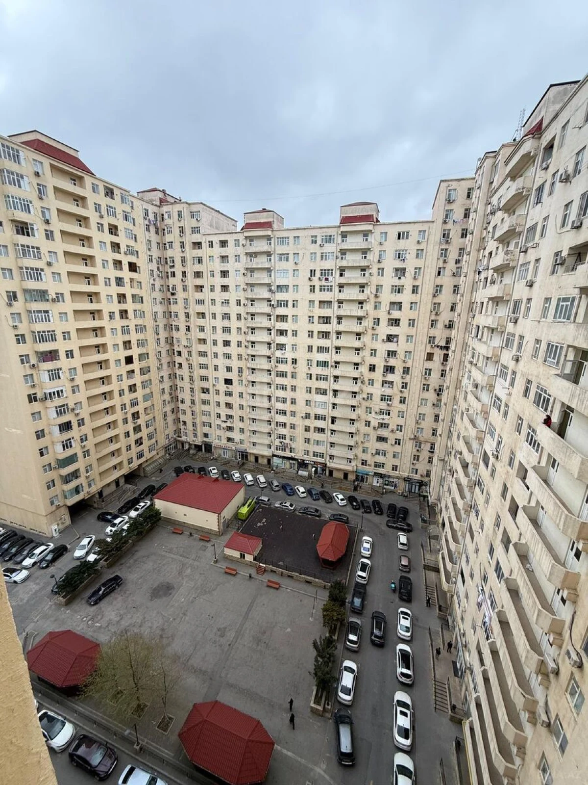 Satılır 3 otaqlı mənzil 115 m²