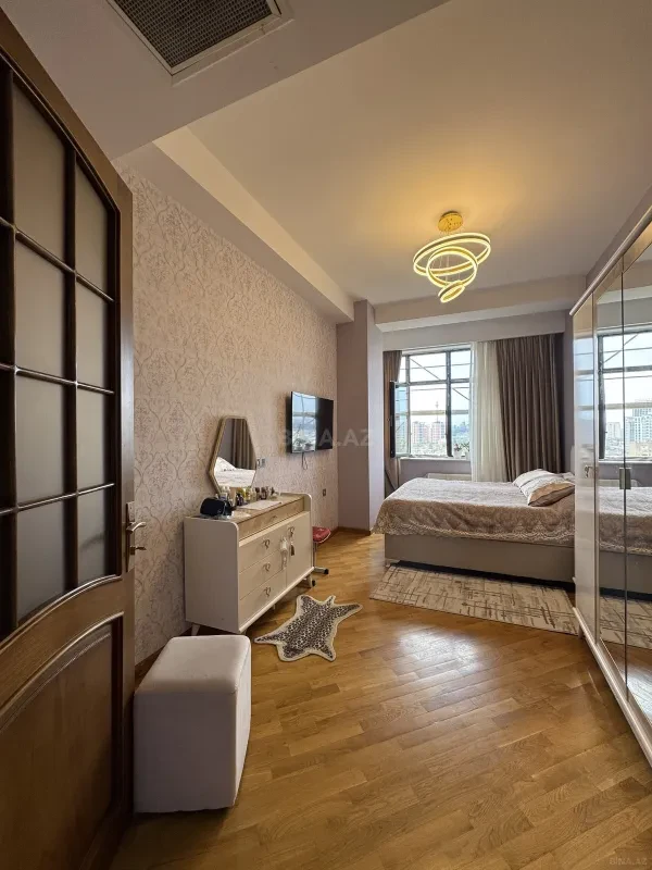 Satılır 3 otaqlı mənzil 106 m²