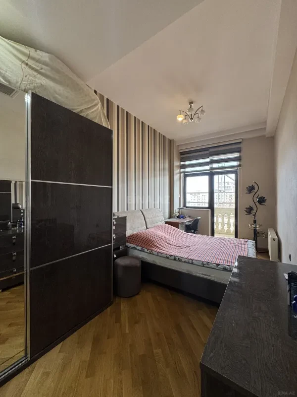 Satılır 3 otaqlı mənzil 106 m²