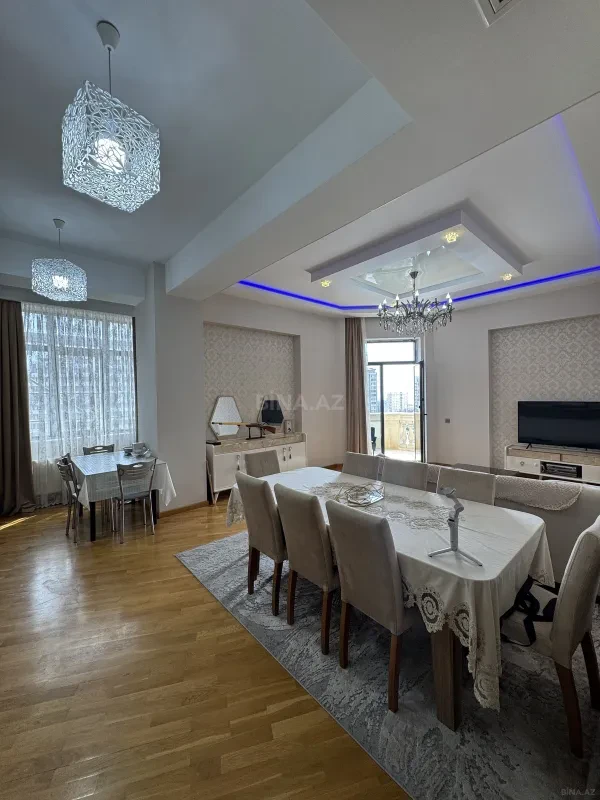 Satılır 3 otaqlı mənzil 106 m²