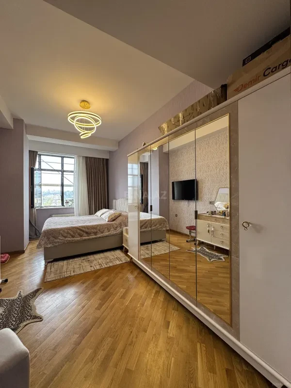 Satılır 3 otaqlı mənzil 106 m²