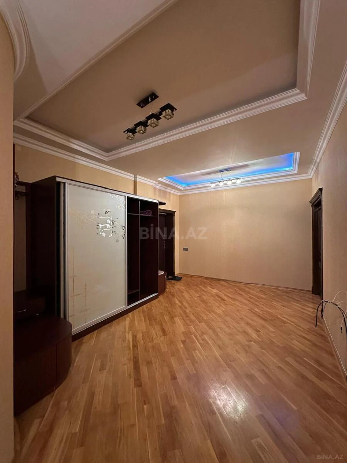 Kirayə verilir 3 otaqlı mənzil 130 m²