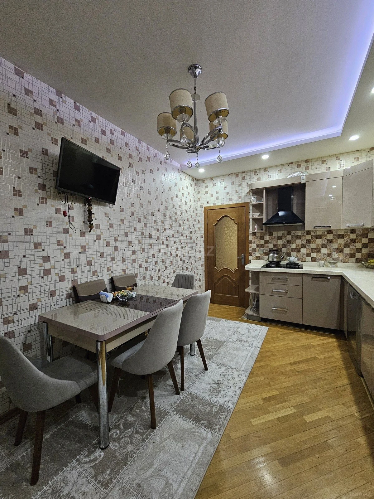 Satılır 3 otaqlı mənzil 130 m²