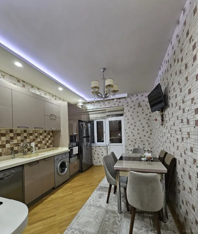 Satılır 3 otaqlı mənzil 130 m²