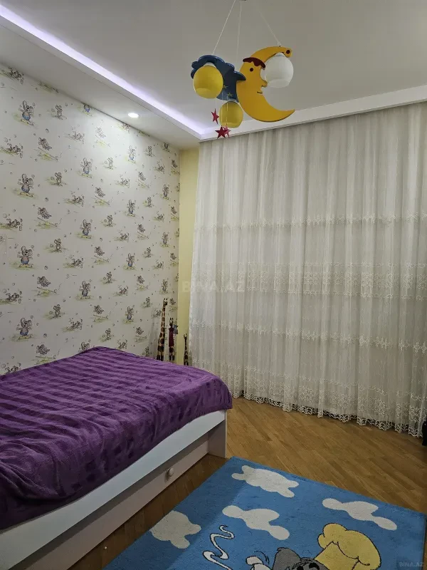 Satılır 3 otaqlı mənzil 130 m²