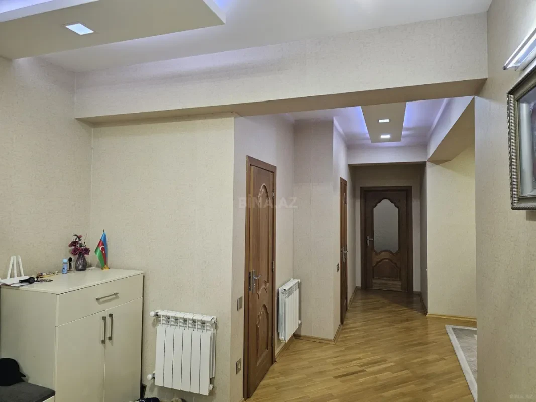 Satılır 3 otaqlı mənzil 130 m²