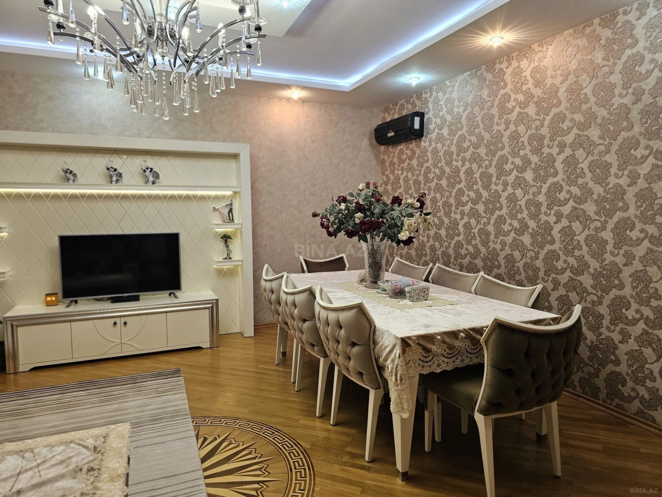Satılır 3 otaqlı mənzil 130 m²