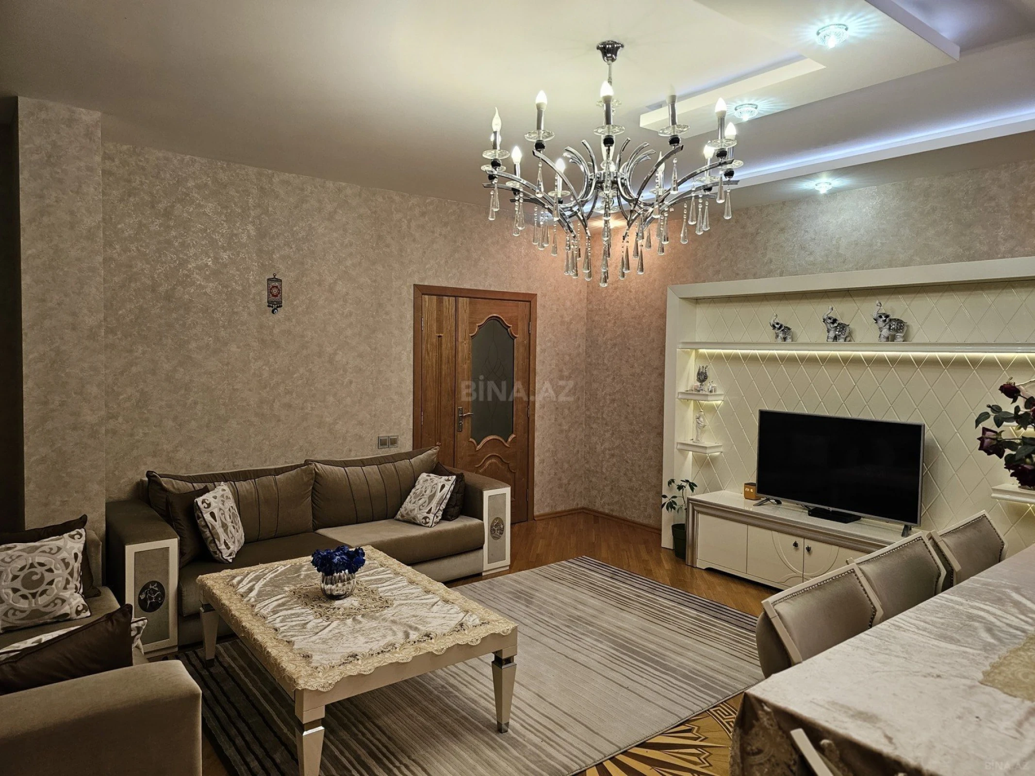 Satılır 3 otaqlı mənzil 130 m²