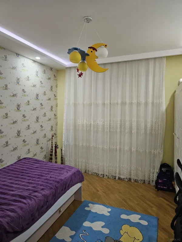 Satılır 3 otaqlı mənzil 130 m²