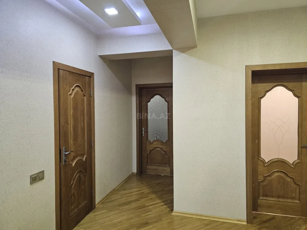 Satılır 3 otaqlı mənzil 130 m²