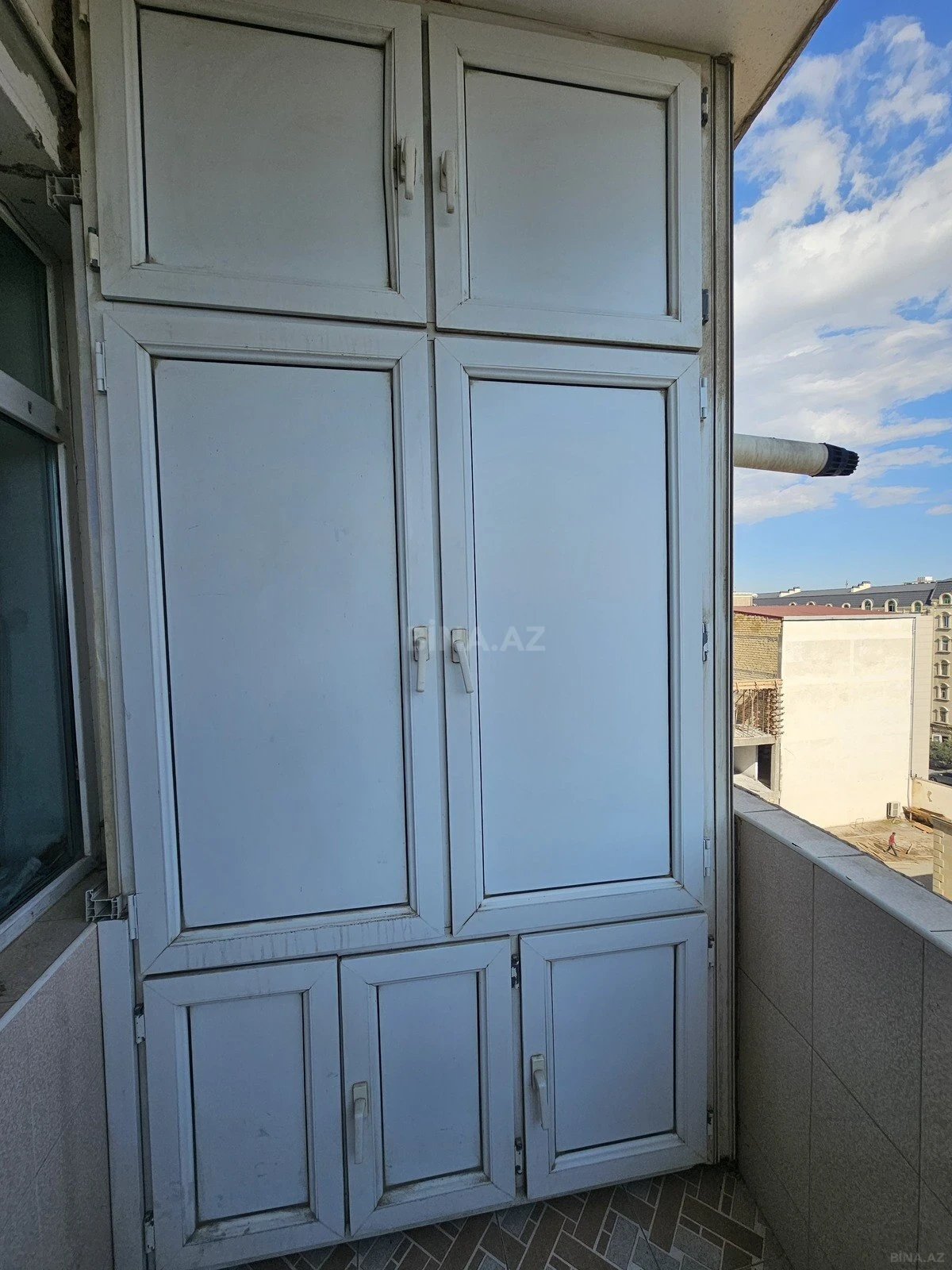 Satılır 3 otaqlı mənzil 130 m²