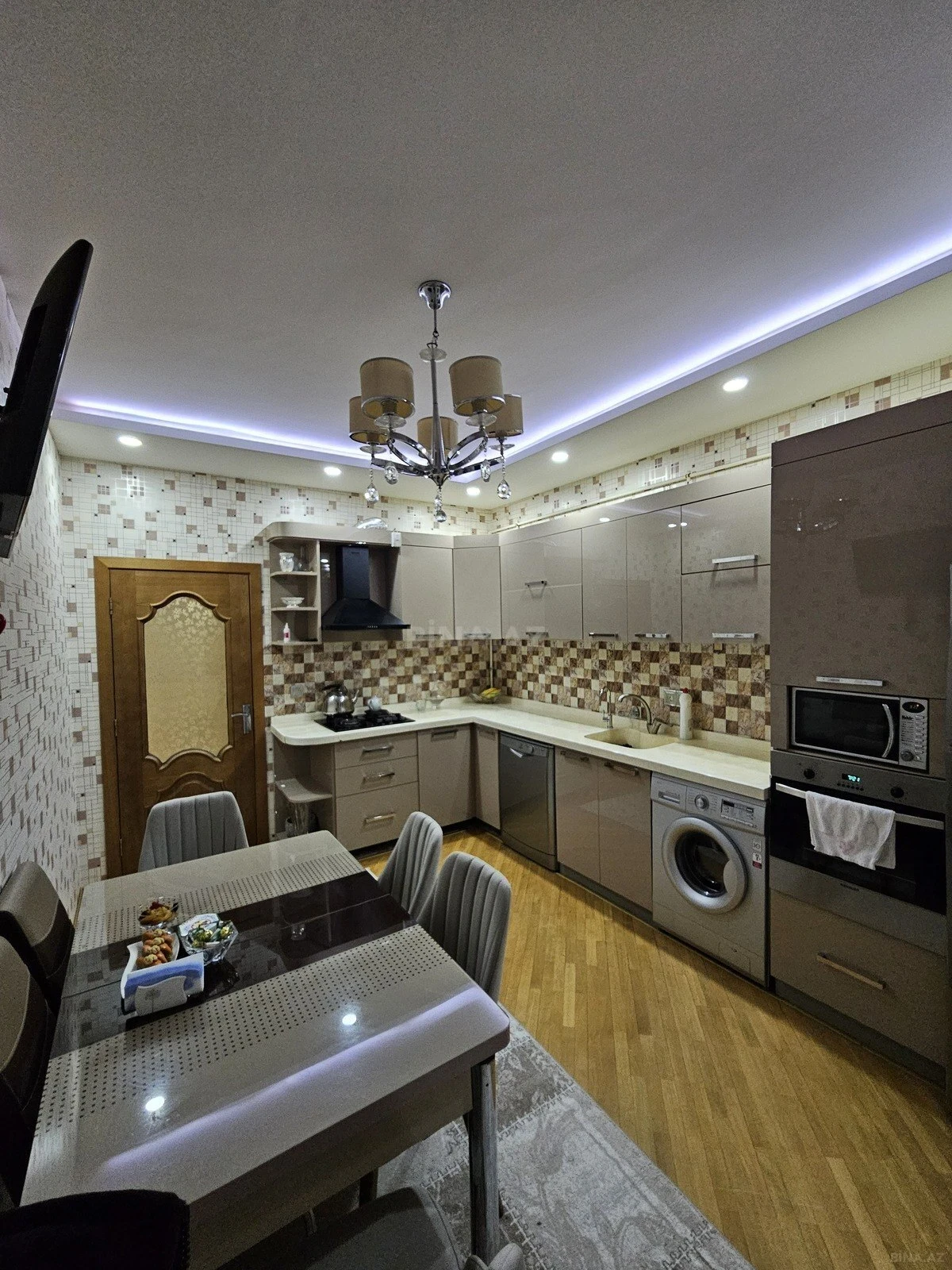 Satılır 3 otaqlı mənzil 130 m²