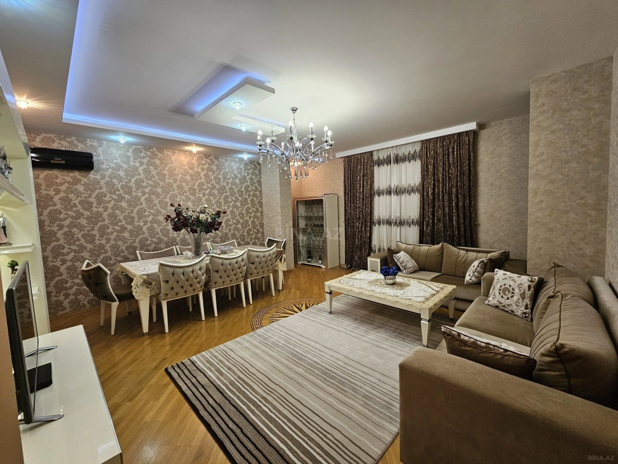 Satılır 3 otaqlı mənzil 130 m²