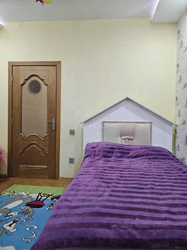 Satılır 3 otaqlı mənzil 130 m²