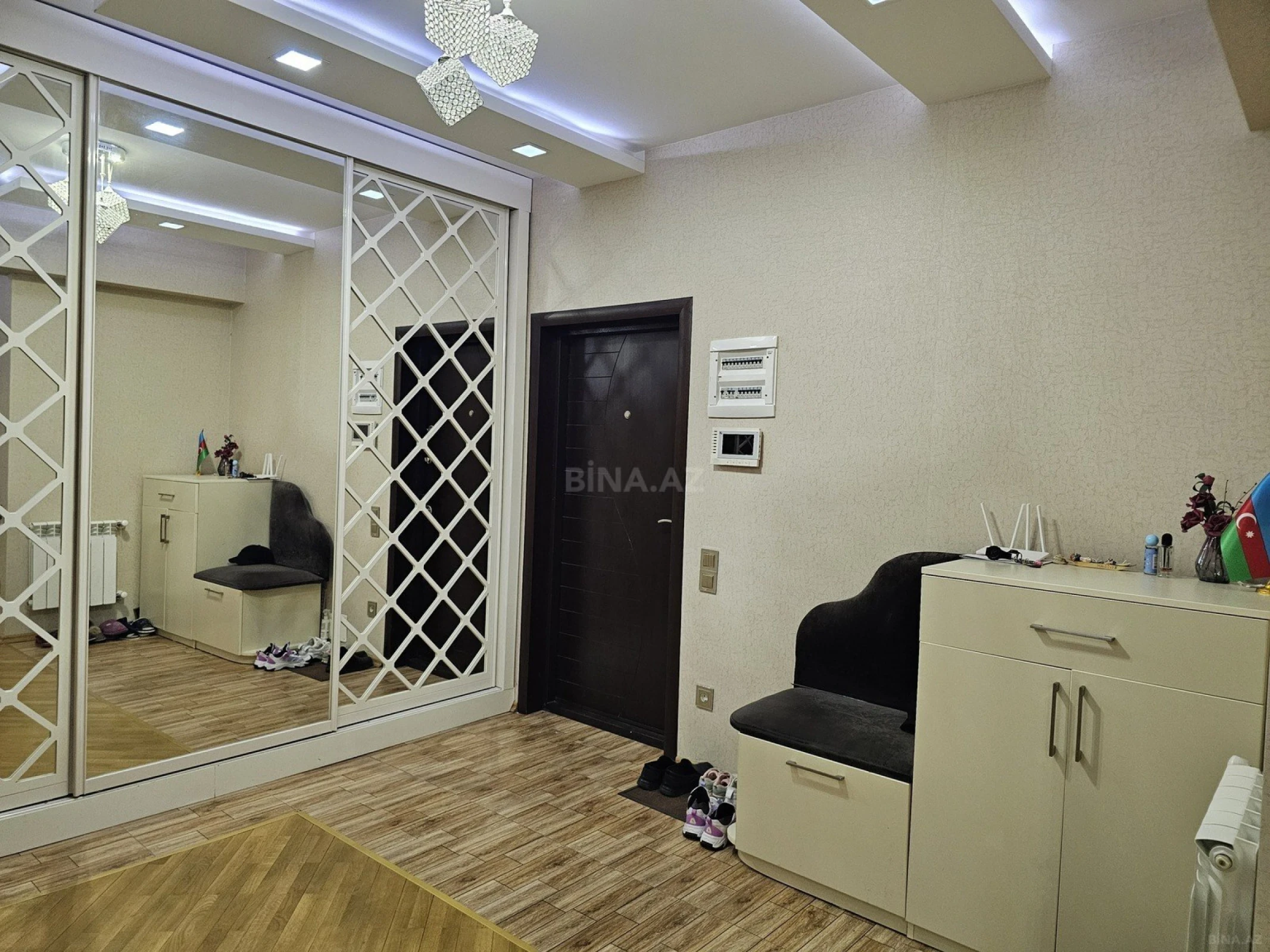 Satılır 3 otaqlı mənzil 130 m²