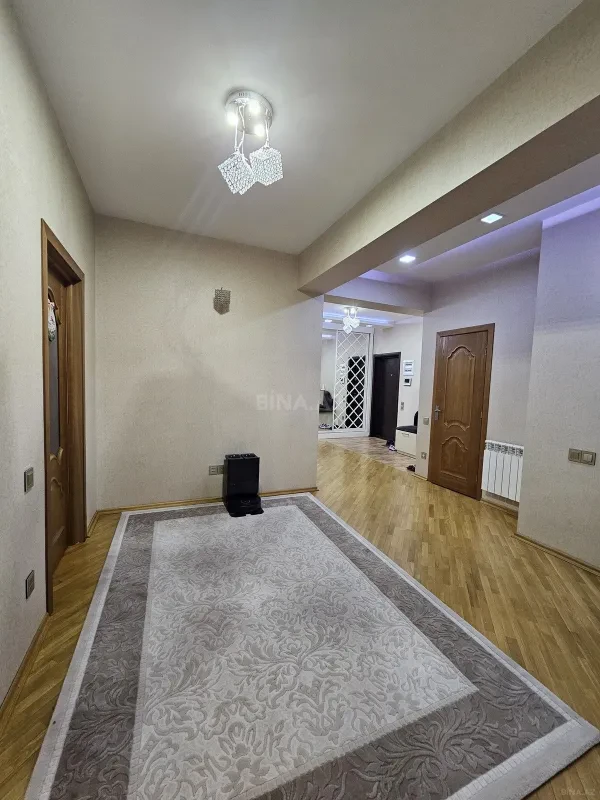 Satılır 3 otaqlı mənzil 130 m²