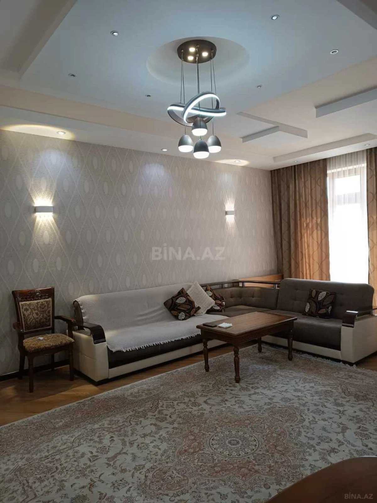 Satılır 4 otaqlı mənzil 150 m²