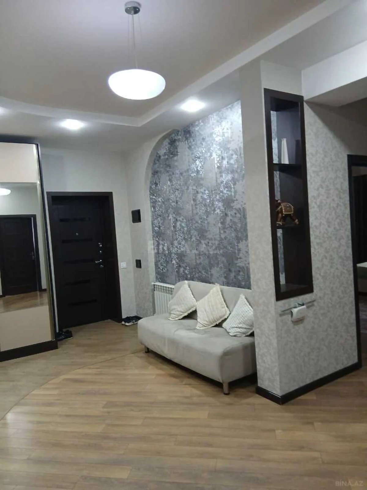 Satılır 4 otaqlı mənzil 150 m²
