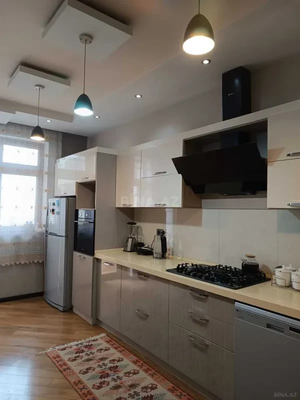 Satılır 4 otaqlı mənzil 150 m²