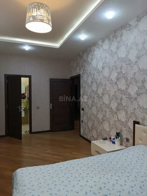 Satılır 4 otaqlı mənzil 150 m²