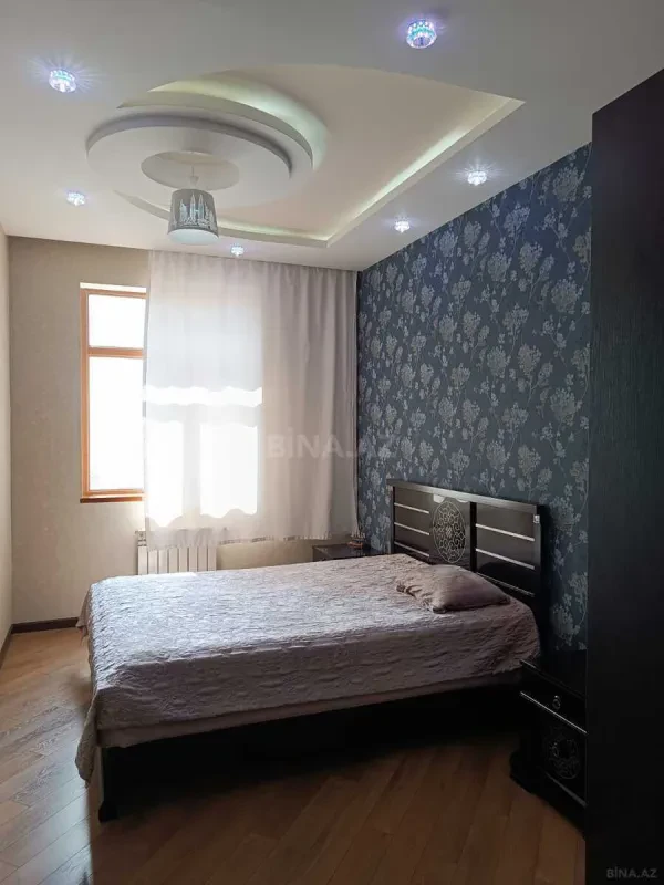 Satılır 4 otaqlı mənzil 150 m²