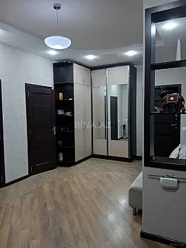 Satılır 4 otaqlı mənzil 150 m²