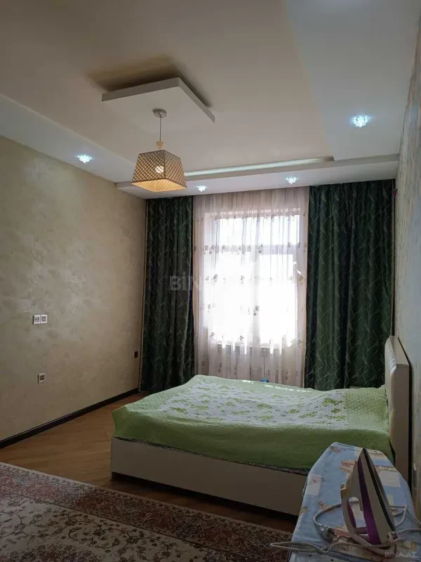 Satılır 4 otaqlı mənzil 150 m²