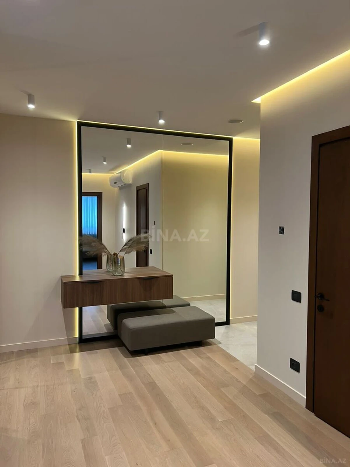 Kirayə verilir 3 otaqlı mənzil 140 m²