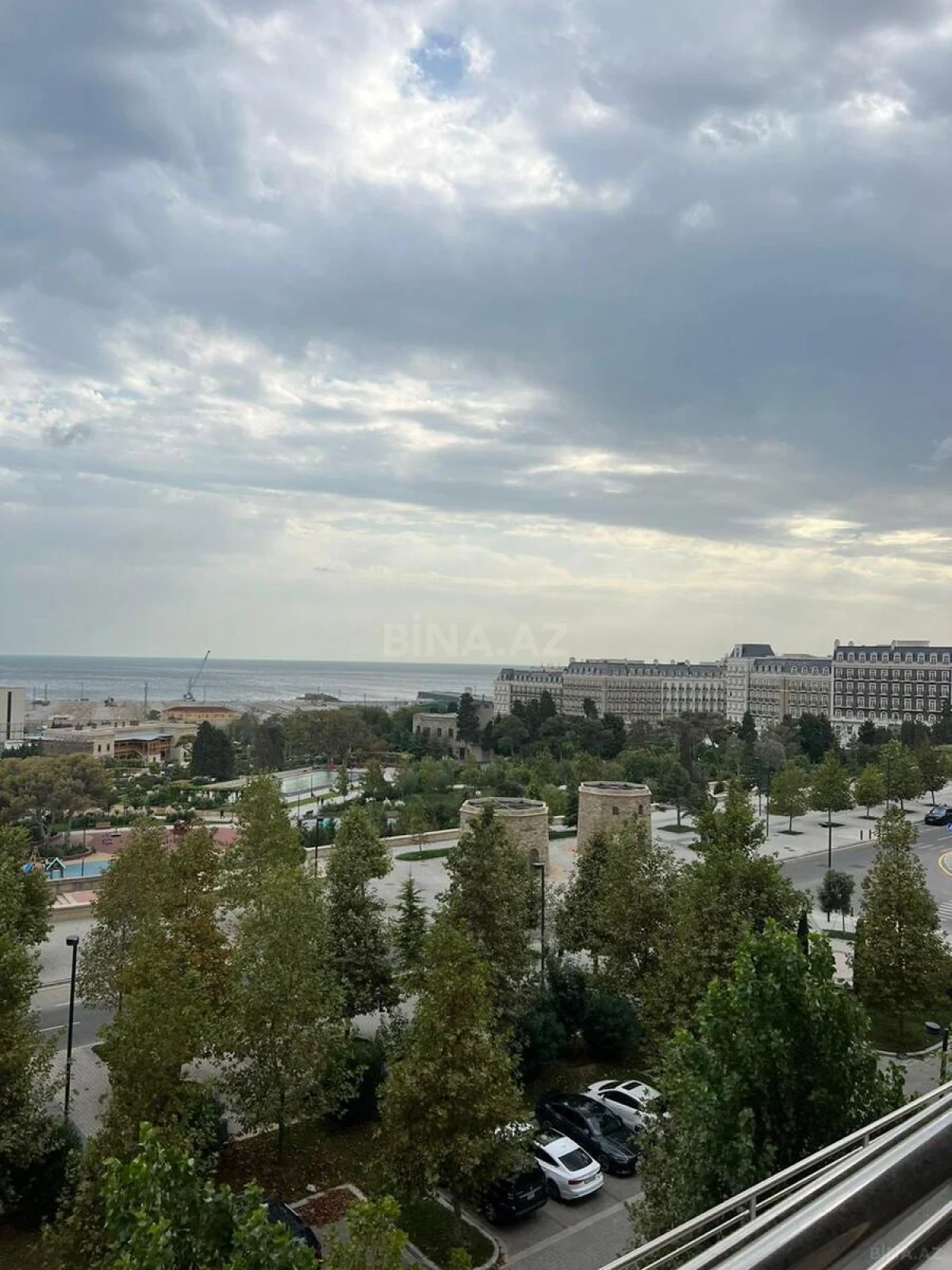 Kirayə verilir 3 otaqlı mənzil 140 m²